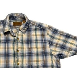 Clearwater Outfitters‎ Sz Medium Plaid Button Down Short Sleeve Blue